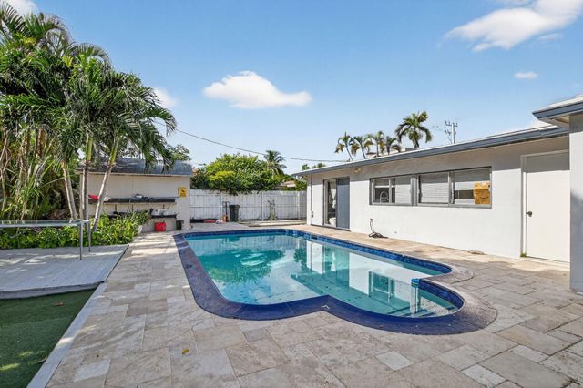 256 SW 11th Place, Boca Raton, FL 33432