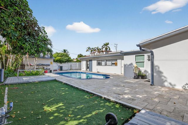 256 SW 11th Place, Boca Raton, FL 33432