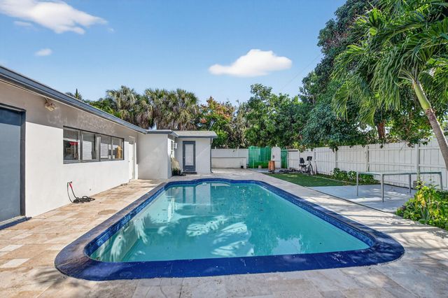 256 SW 11th Place, Boca Raton, FL 33432