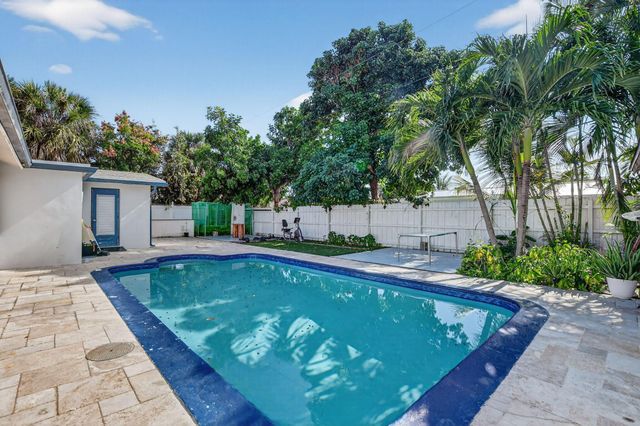 256 SW 11th Place, Boca Raton, FL 33432