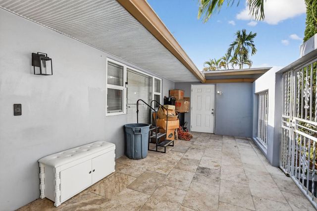 256 SW 11th Place, Boca Raton, FL 33432