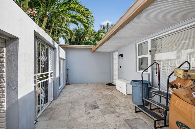 256 SW 11th Place, Boca Raton, FL 33432