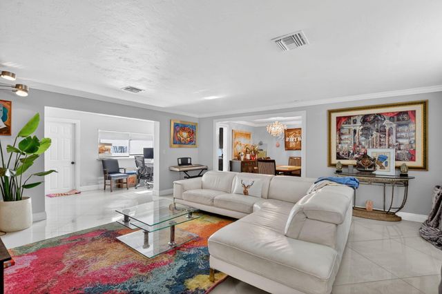 256 SW 11th Place, Boca Raton, FL 33432