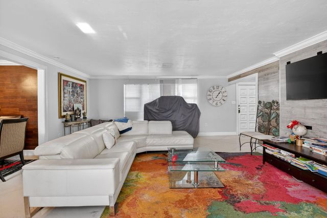 256 SW 11th Place, Boca Raton, FL 33432