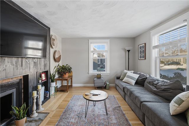 44 Woodstock Drive, Warwick, RI 02889