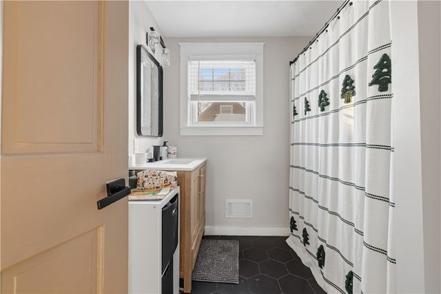 44 Woodstock Drive, Warwick, RI 02889