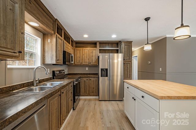 216 Windy Cove Drive, Horse Shoe, NC 28742