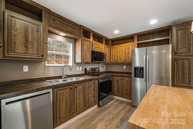 216 Windy Cove Drive, Horse Shoe, NC 28742