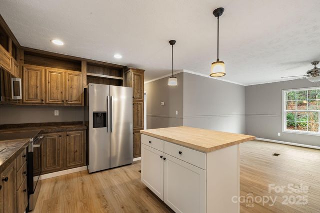 216 Windy Cove Drive, Horse Shoe, NC 28742