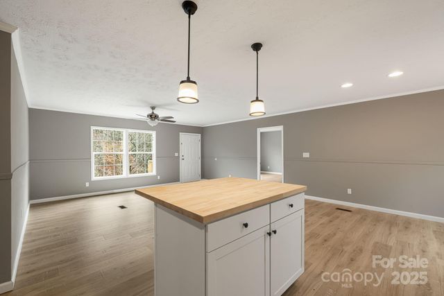 216 Windy Cove Drive, Horse Shoe, NC 28742