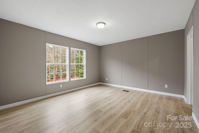 216 Windy Cove Drive, Horse Shoe, NC 28742