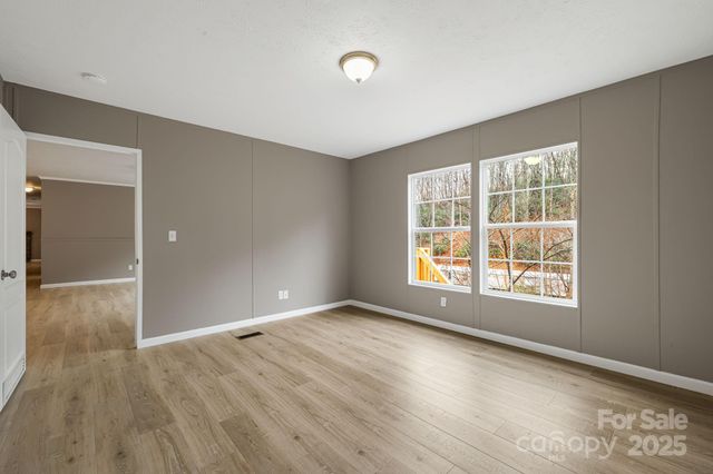 216 Windy Cove Drive, Horse Shoe, NC 28742