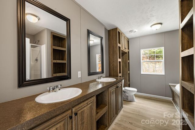 216 Windy Cove Drive, Horse Shoe, NC 28742