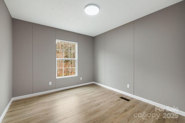 216 Windy Cove Drive, Horse Shoe, NC 28742