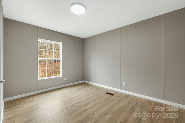 216 Windy Cove Drive, Horse Shoe, NC 28742