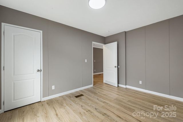 216 Windy Cove Drive, Horse Shoe, NC 28742