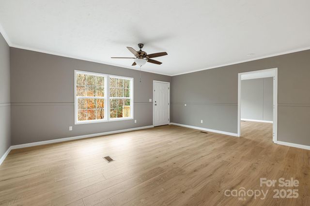 216 Windy Cove Drive, Horse Shoe, NC 28742