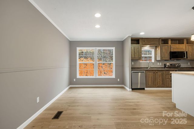 216 Windy Cove Drive, Horse Shoe, NC 28742