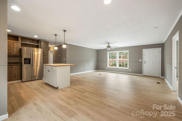 216 Windy Cove Drive, Horse Shoe, NC 28742