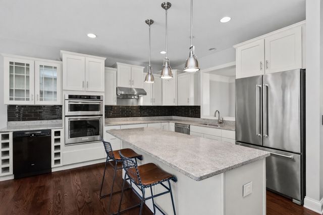 311 S NORTHWEST Highway 1, Park Ridge, IL 60068