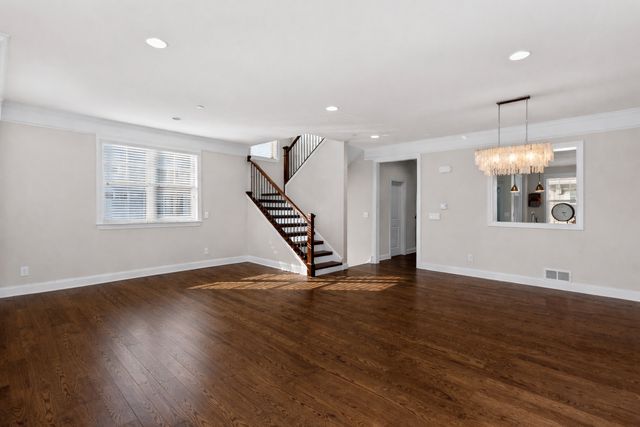 311 S NORTHWEST Highway 1, Park Ridge, IL 60068