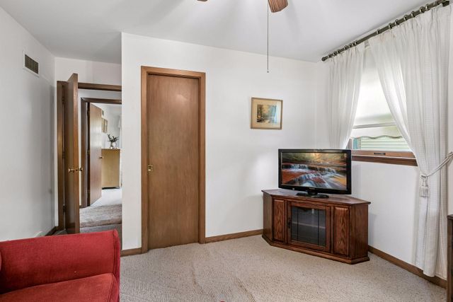 3901 57th Avenue N, Brooklyn Center, MN 55429