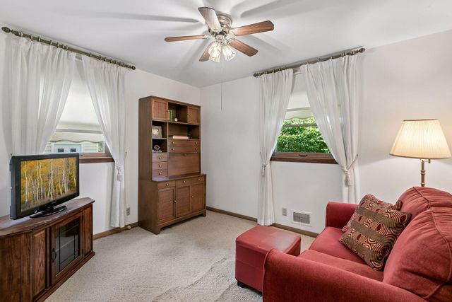3901 57th Avenue N, Brooklyn Center, MN 55429