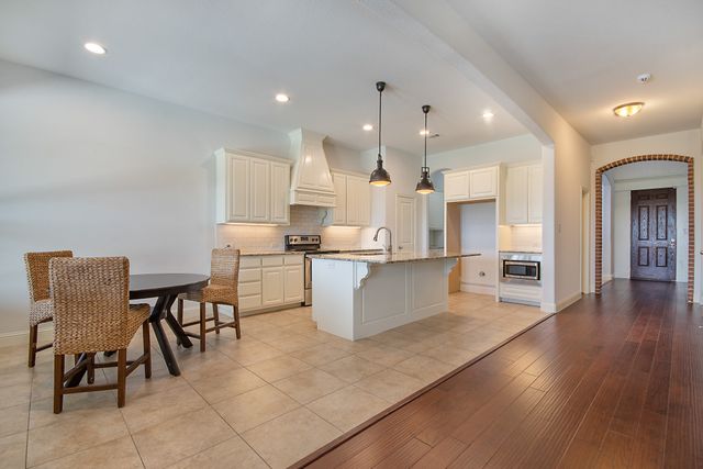316 Bluffside Trail, Benbrook, TX 76126