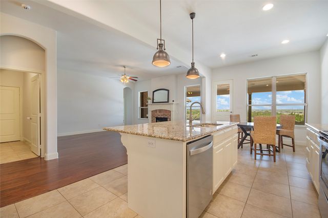 316 Bluffside Trail, Benbrook, TX 76126