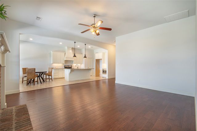 316 Bluffside Trail, Benbrook, TX 76126