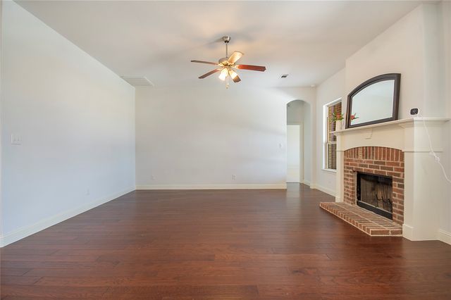 316 Bluffside Trail, Benbrook, TX 76126