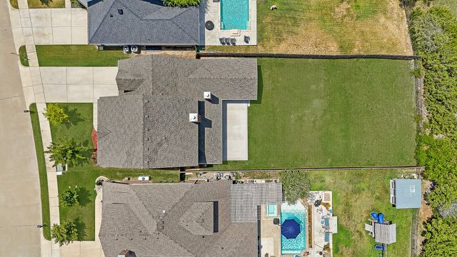 316 Bluffside Trail, Benbrook, TX 76126