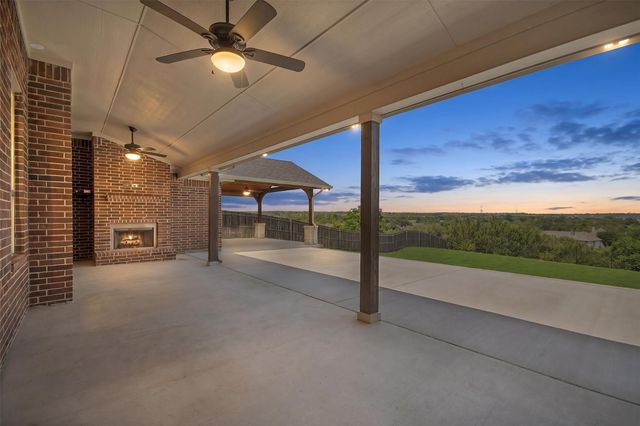 316 Bluffside Trail, Benbrook, TX 76126