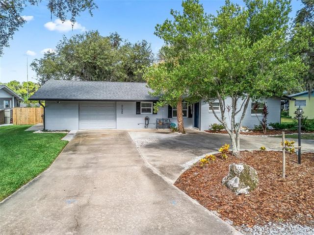 37345 OAK LANE, Umatilla, FL 32784