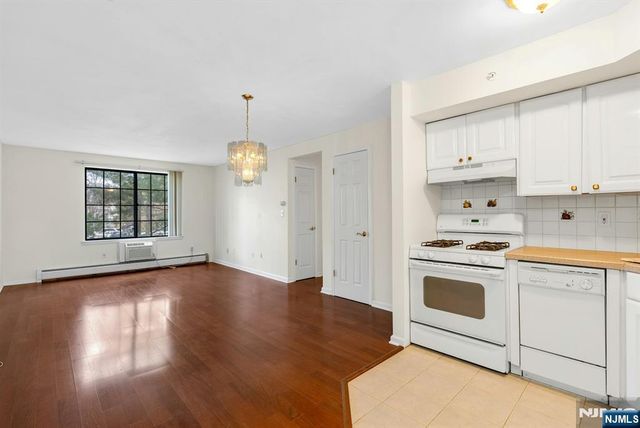 1419 Faulkner Court, Mahwah, NJ 07430