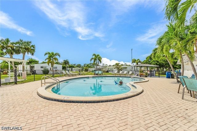 64 Sturbridge LN, Fort Myers, FL 33908