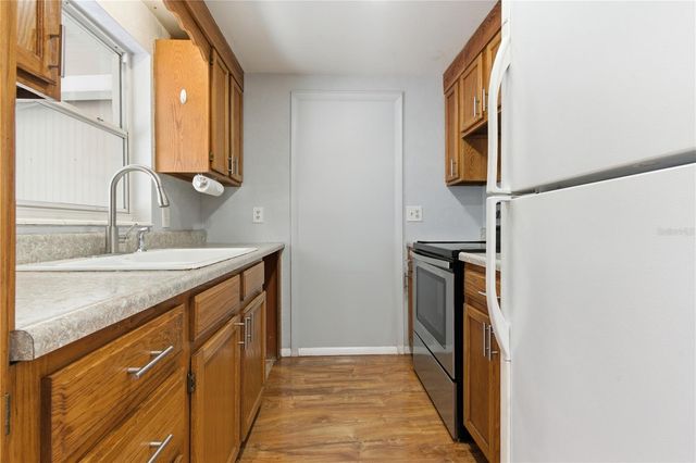 6439 EDEN LANE, Tampa, FL 33634