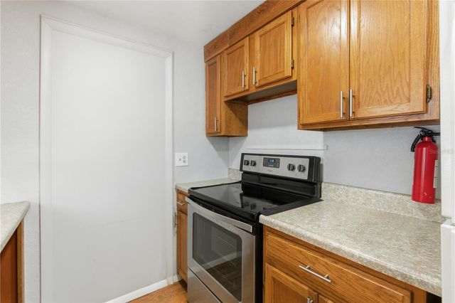 6439 EDEN LANE, Tampa, FL 33634