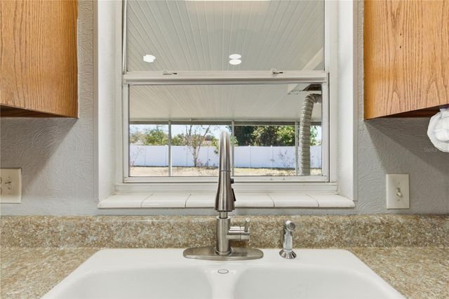 6439 EDEN LANE, Tampa, FL 33634