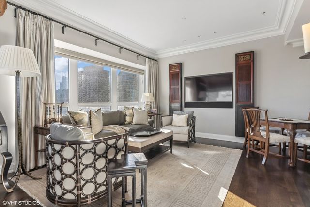 800 N MICHIGAN Avenue 3501, Chicago, IL 60611