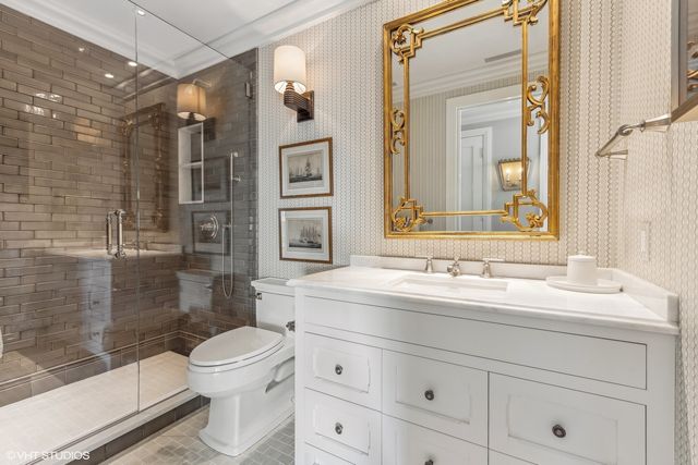 800 N MICHIGAN Avenue 3501, Chicago, IL 60611