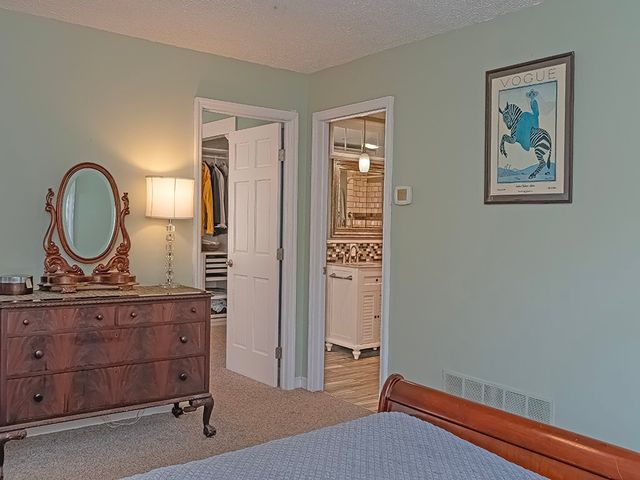 9745 Lindsay, Mccandless, PA 15237