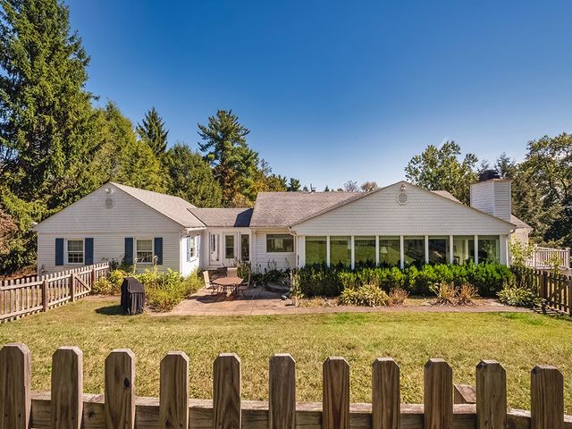 9745 Lindsay, Mccandless, PA 15237