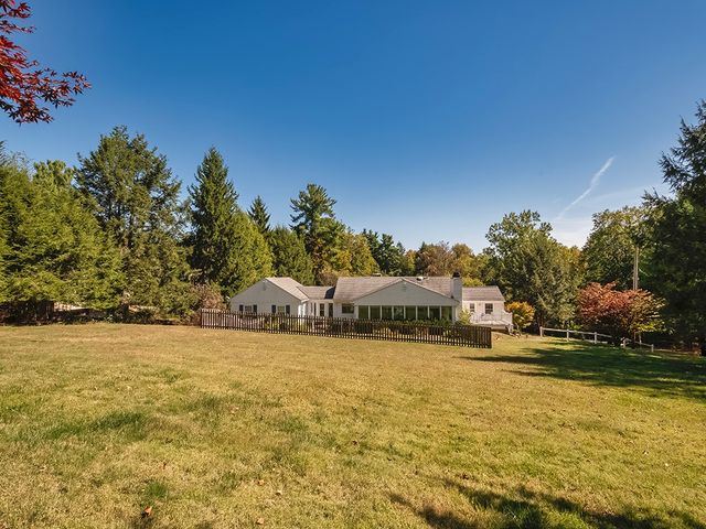 9745 Lindsay, Mccandless, PA 15237