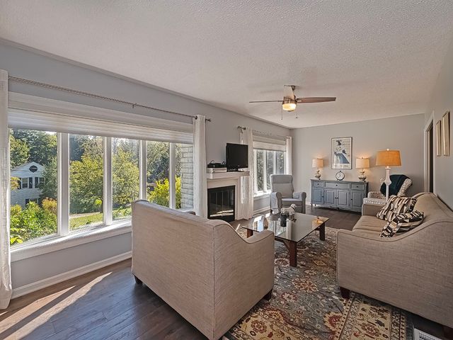 9745 Lindsay, Mccandless, PA 15237