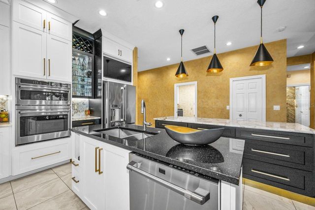 970 SOUTHERN PINE COURT NE, St Petersburg, FL 33703