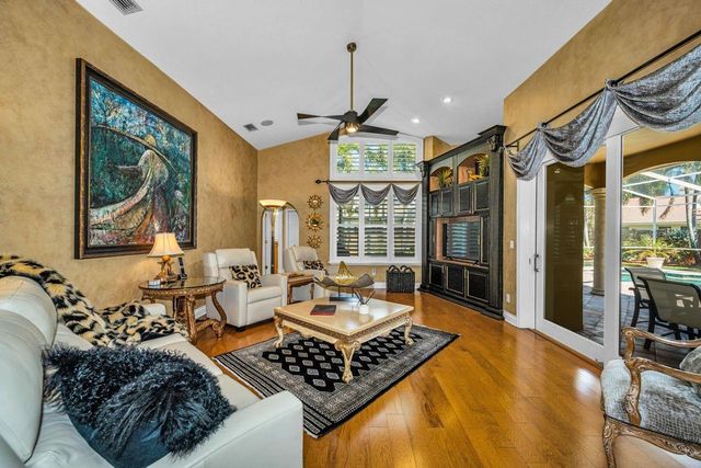 970 SOUTHERN PINE COURT NE, St Petersburg, FL 33703