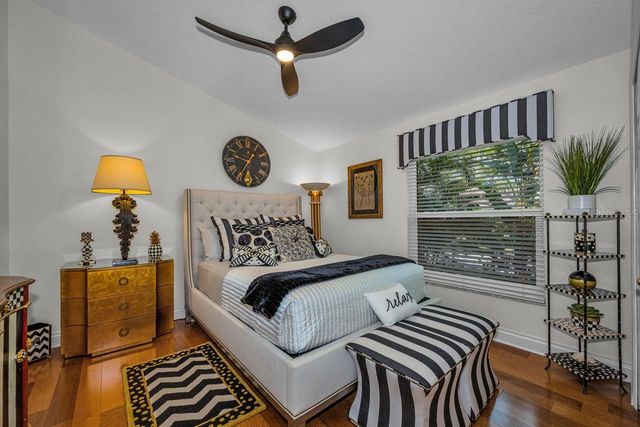 970 SOUTHERN PINE COURT NE, St Petersburg, FL 33703