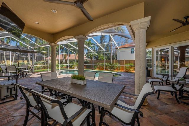 970 SOUTHERN PINE COURT NE, St Petersburg, FL 33703