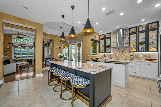970 SOUTHERN PINE COURT NE, St Petersburg, FL 33703
